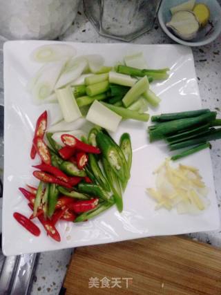 蒜薹炒腊肉的做法步骤：3