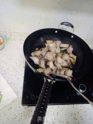 蒜薹炒腊肉的做法步骤：4