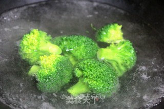西兰花花菜泥的做法步骤：1