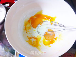 卡仕达南瓜戚风卷的做法步骤：4