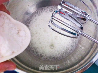 卡仕达南瓜戚风卷的做法步骤：8