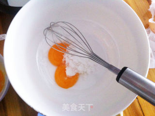 卡仕达南瓜戚风卷的做法步骤：13