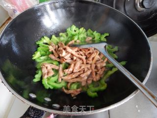 苦瓜炒肉丝的做法步骤：8