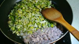 ＃春食野菜香＃小笋酸菜炒肉泥的做法步骤：7