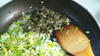 ＃春食野菜香＃小笋酸菜炒肉泥的做法步骤：8