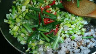 ＃春食野菜香＃小笋酸菜炒肉泥的做法步骤：9