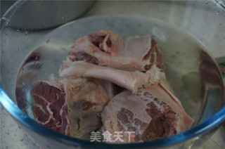 莲藕卤牛肉的做法步骤：2