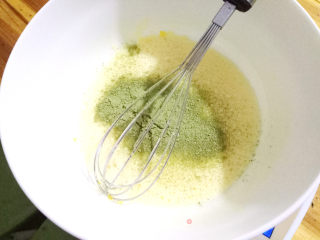 沙拉酱豆沙抹茶蛋糕的做法步骤：4