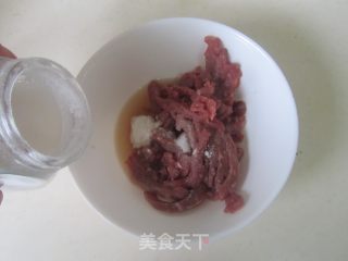 水芹菜炒牛肉丝的做法步骤：2
