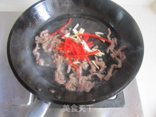水芹菜炒牛肉丝的做法步骤：4
