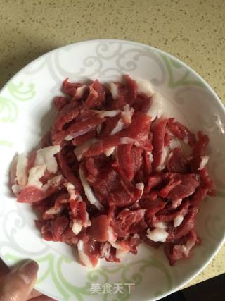 孜然牛肉的做法步骤：1