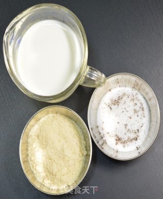 CoCoLc 的私菜食谱经--香草扁桃仁牛奶的做法步骤：1