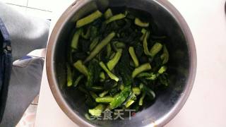 酱腌黄瓜的做法步骤：1