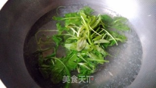 荠菜春笋炒目鱼的做法步骤：3