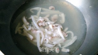 荠菜春笋炒目鱼的做法步骤：4