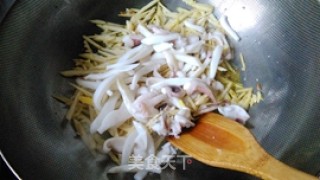荠菜春笋炒目鱼的做法步骤：7