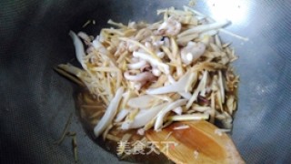 荠菜春笋炒目鱼的做法步骤：8