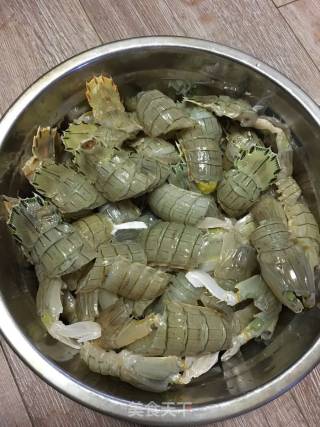 椒盐皮皮虾的做法步骤：2
