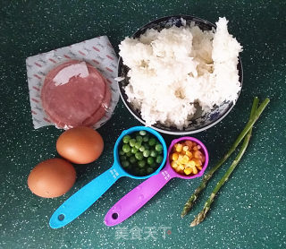 蛋包饭的做法步骤：1