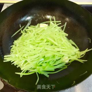 蒜炒莴笋丝的做法步骤：5
