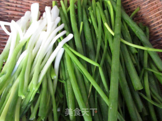 葱油拌面的做法步骤：1