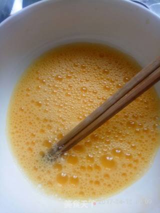 香椿配蒸蛋的做法步骤：2