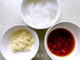 蒜蓉粉丝烤扇贝的做法步骤：2