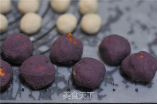紫薯蛋黄酥的做法步骤：10