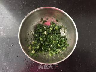 五香叶葱油卷的做法步骤：4