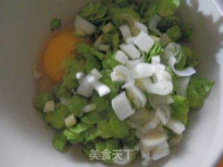 榆钱鸡蛋饼的做法步骤：2