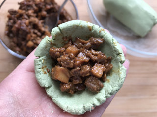 酱肉笋丁青团的做法步骤：10