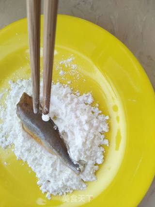 酥炸小黄鱼的做法步骤：2