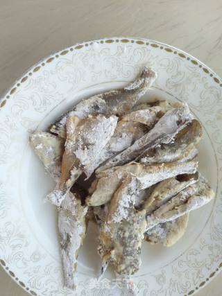 酥炸小黄鱼的做法步骤：3