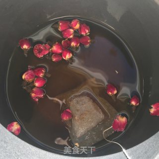 玫瑰奶茶的做法步骤：1