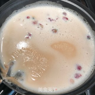 玫瑰奶茶的做法步骤：3