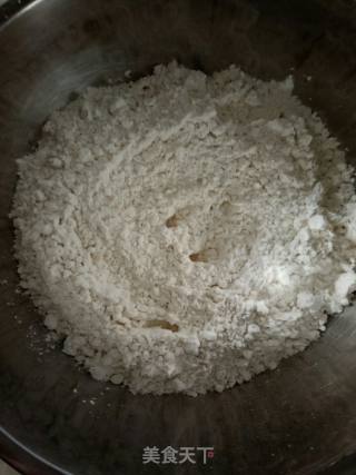 手撕葱油饼的做法步骤：1