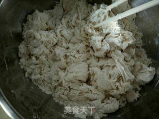 手撕葱油饼的做法步骤：3