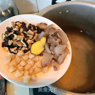 海参干贝小米粥的做法步骤：2
