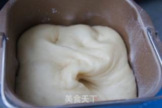白豆沙馅花式面包的做法步骤：1