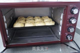 白豆沙馅花式面包的做法步骤：10