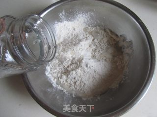 口蘑青南瓜肉馅饺子的做法步骤：2