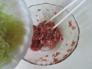口蘑青南瓜肉馅饺子的做法步骤：6