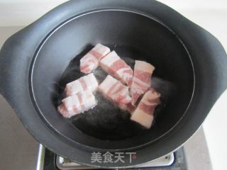 土豆红烧肉的做法步骤：2