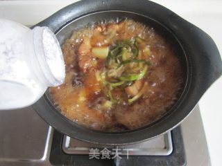 土豆红烧肉的做法步骤：9