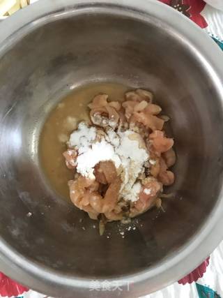 盐爆鸡丝的做法步骤：1
