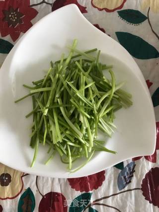 盐爆鸡丝的做法步骤：2