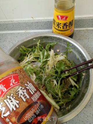 ＃春食野菜香＃麻酱苦菊拌粉丝的做法步骤：7