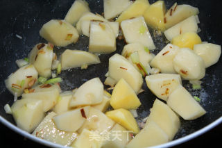 ＃春食野菜香＃儿时的情感菜——荠菜炖土豆的做法步骤：6