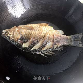 葱烧鲫鱼的做法步骤：6