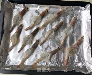 黑胡椒芝士烤虾的做法步骤：3